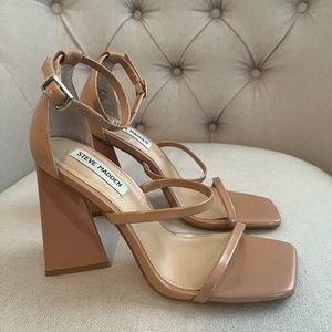 LIKE NEW Steve Madden heels size 6.5